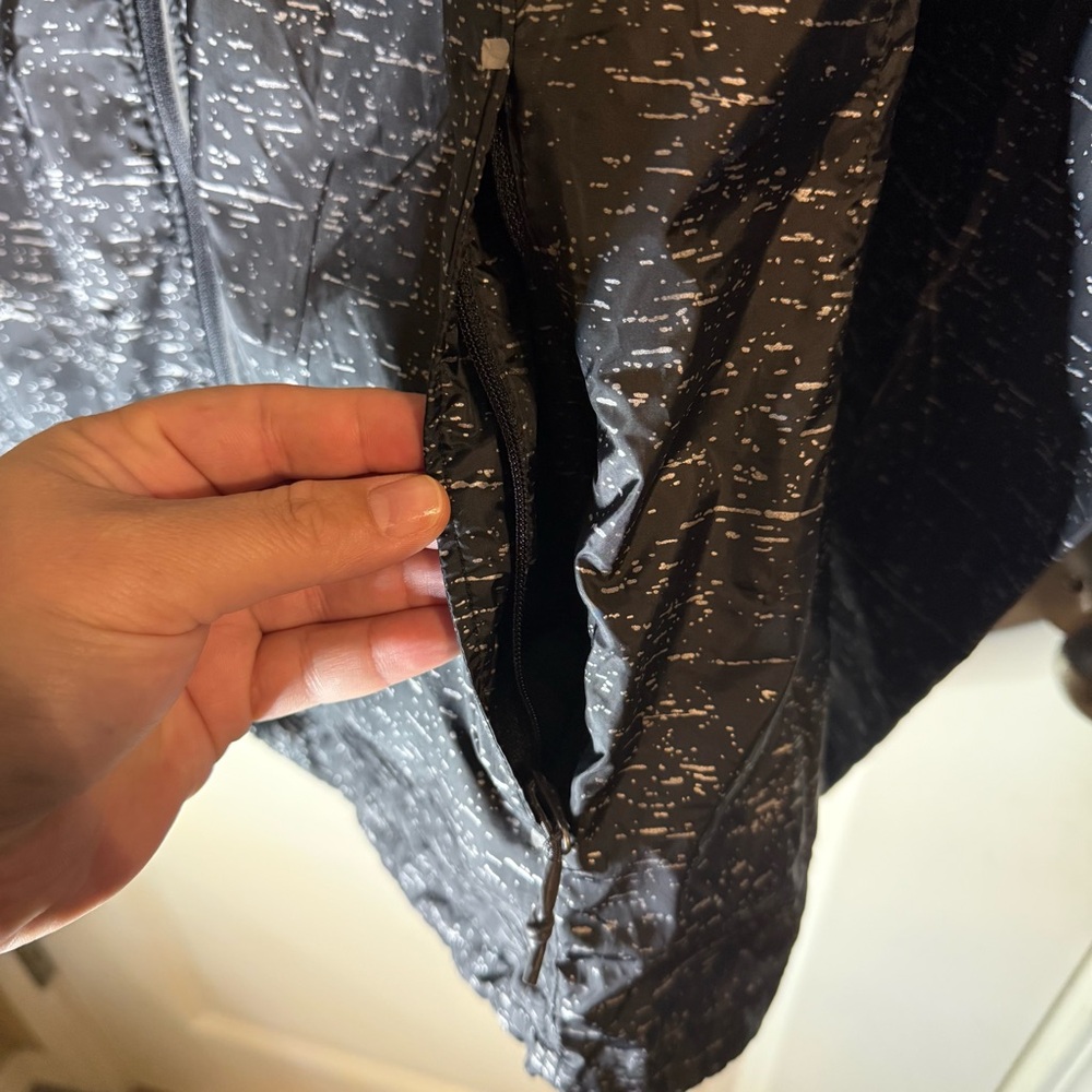 Elevate Reflective Black Lightweight Running Jack… - image 3